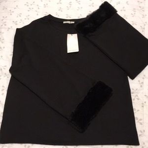 Zara black knit top with faux fur wristlets NWT M